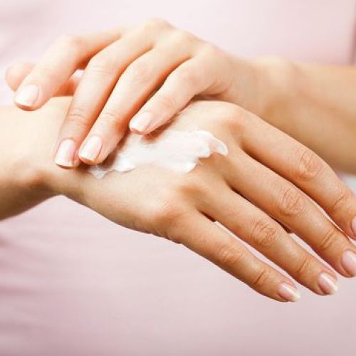 GIA CÔNG KEM DƯỠNG DA TAY TRỌN GÓI VỚI CÔNG THỨC ĐỘC QUYỀN