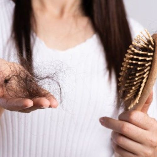 CÁCH GIẢM RỤNG TÓC Ở NHÀ HIỆU QUẢ, ĐƠN GIẢN 