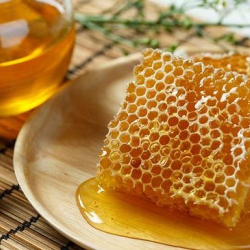 SÁP ONG LÀ GÌ? TÌM HIỂU CÔNG DỤNG CỦA SÁP ONG TRONG LÀM ĐẸP