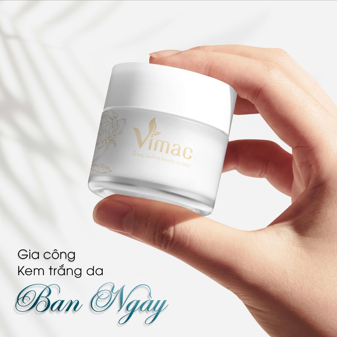 kem-body-trang-da-ban-ngay